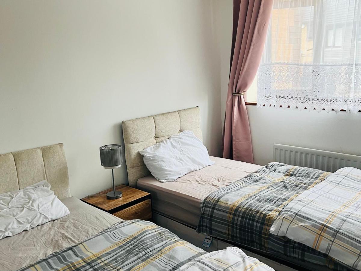 Clove, 3-4 Bed House With Garden, Free Parking, Sleeps 9 In Grays & Chafford Hundred Stifford Exterior foto