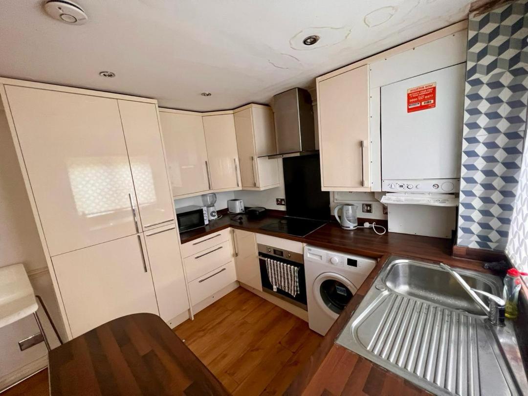 Clove, 3-4 Bed House With Garden, Free Parking, Sleeps 9 In Grays & Chafford Hundred Stifford Exterior foto