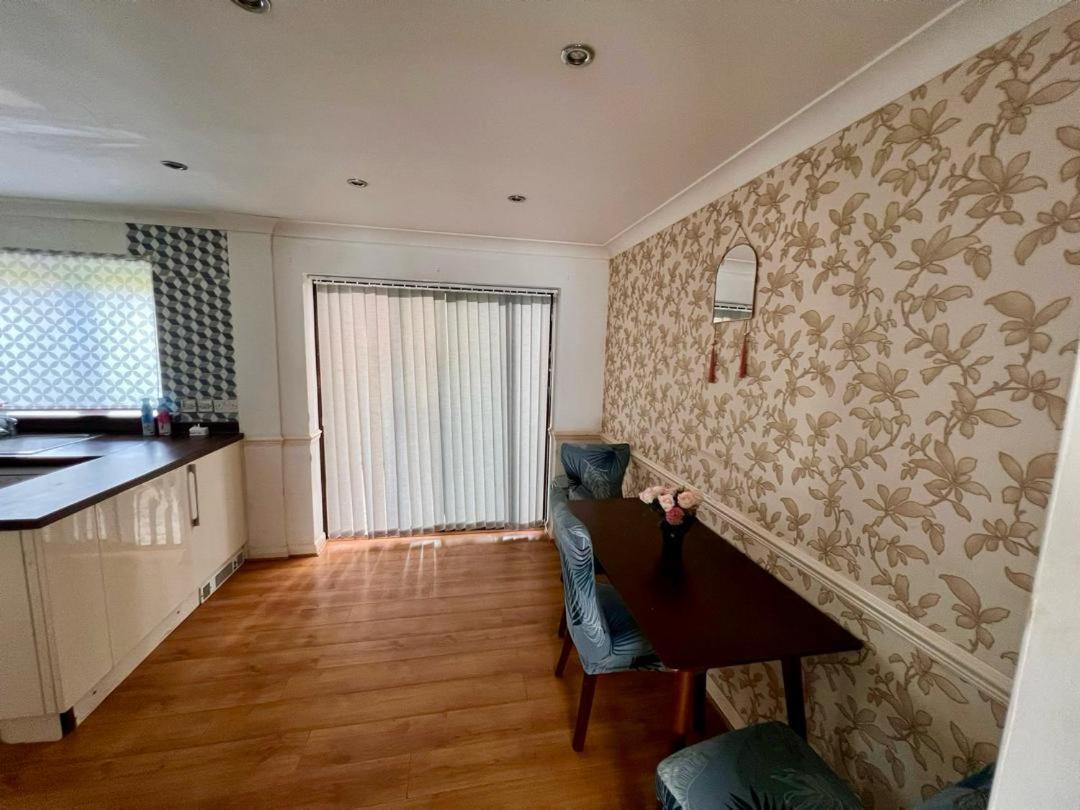 Clove, 3-4 Bed House With Garden, Free Parking, Sleeps 9 In Grays & Chafford Hundred Stifford Exterior foto