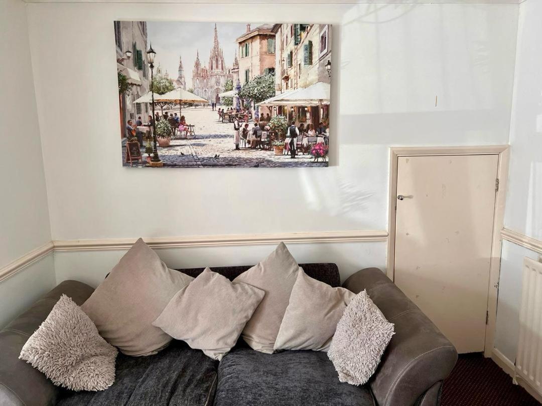 Clove, 3-4 Bed House With Garden, Free Parking, Sleeps 9 In Grays & Chafford Hundred Stifford Exterior foto