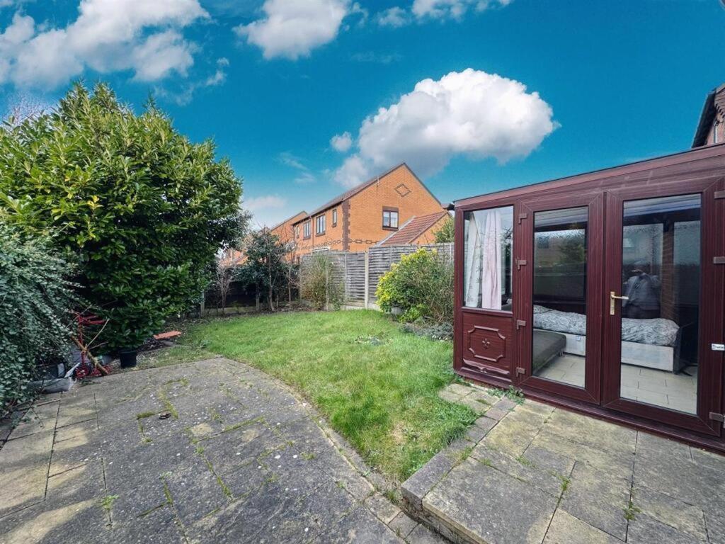 Clove, 3-4 Bed House With Garden, Free Parking, Sleeps 9 In Grays & Chafford Hundred Stifford Exterior foto