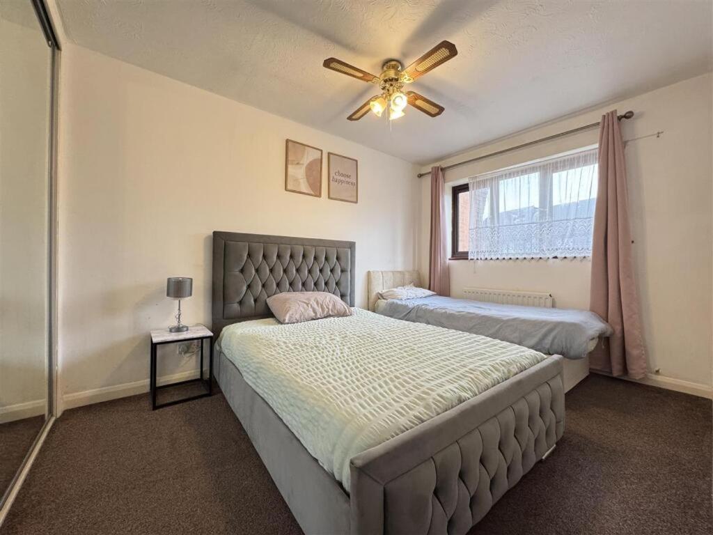 Clove, 3-4 Bed House With Garden, Free Parking, Sleeps 9 In Grays & Chafford Hundred Stifford Exterior foto