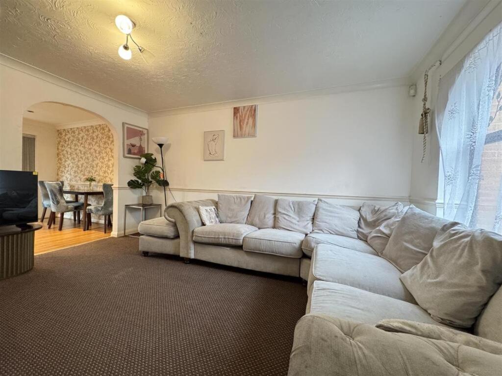 Clove, 3-4 Bed House With Garden, Free Parking, Sleeps 9 In Grays & Chafford Hundred Stifford Exterior foto