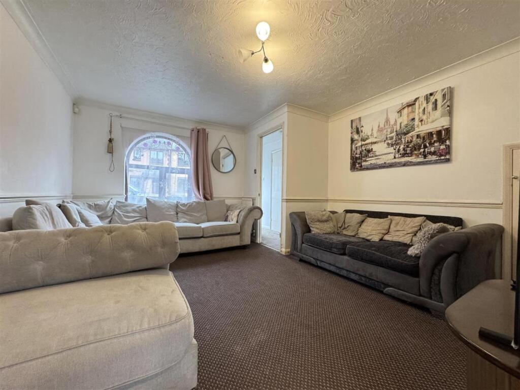 Clove, 3-4 Bed House With Garden, Free Parking, Sleeps 9 In Grays & Chafford Hundred Stifford Exterior foto